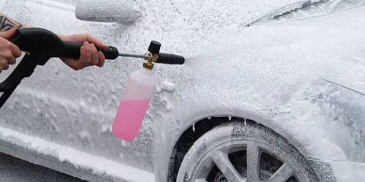 Na podzim jako nové: čištění interiéru vozu, mytí aktivní pěnou i impregnace kol