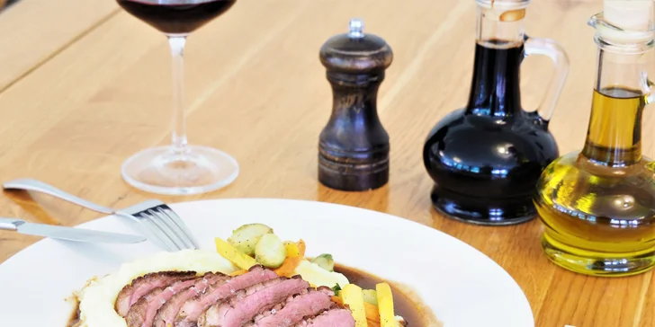 3chodové zimní menu pro dva v zámecké restauraci Monâme