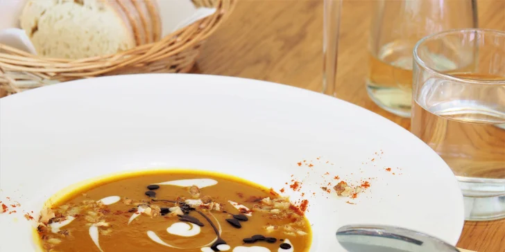 3chodové zimní menu pro dva v zámecké restauraci Monâme