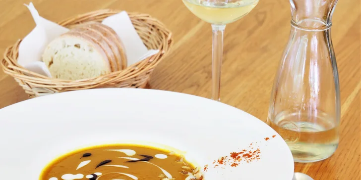 3chodové zimní menu pro dva v zámecké restauraci Monâme