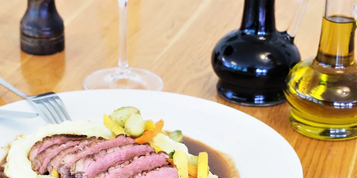 3chodové zimní menu pro dva v zámecké restauraci Monâme