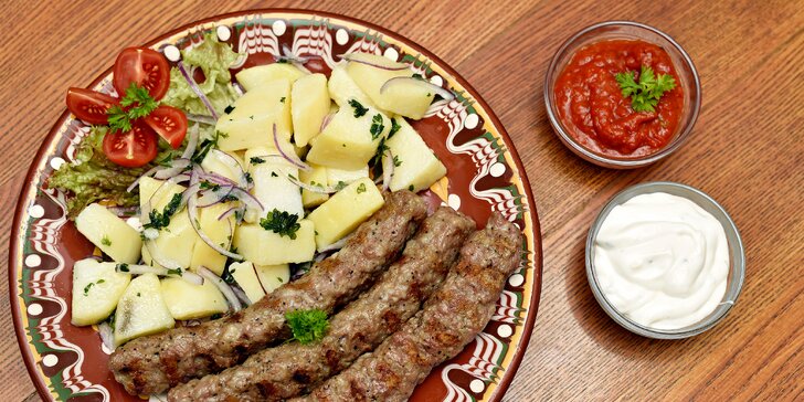 Snězte, co dokážete: neomezené množství balkánských masových specialit a příloh