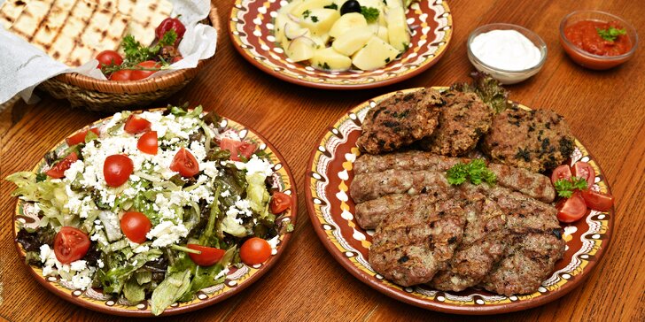 Snězte, co dokážete: neomezené množství balkánských masových specialit a příloh