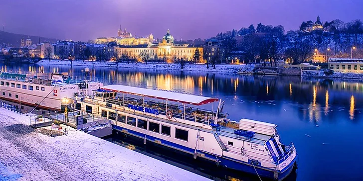Prosincové adventní plavby po Vltavě s vánočním cukrovím a koledami