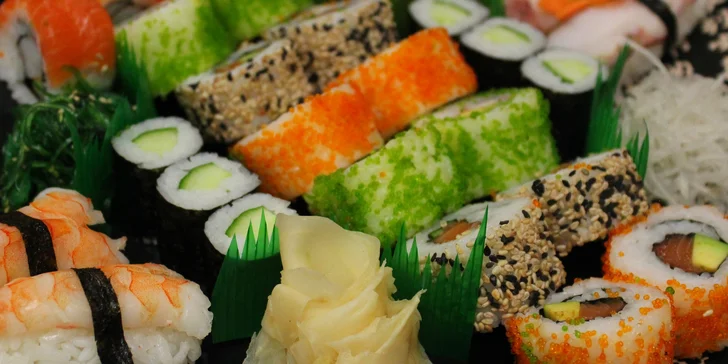 Sushi – lék na podzimní splín: čerstvé i smažené, 18 či 28 kousků v setu