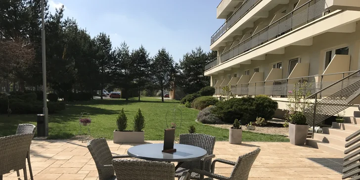 Poznejte Trenčínskou krajinu ve dvou: polopenze, láhev vína i sleva na masáž