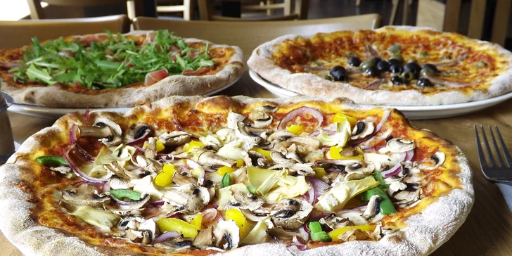 1 nebo 2 pizzy z pece na dřevo a sleva na piva v restauraci na Vinohradech