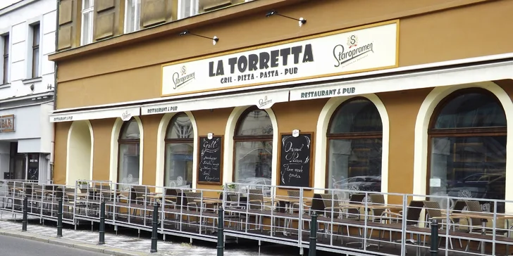 1 nebo 2 pizzy z pece na dřevo a sleva na piva v restauraci na Vinohradech