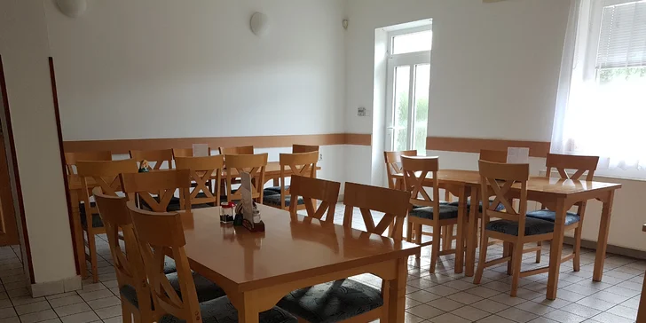Nadlábněte se: hovězí XXL burger z poctivých surovin a domácí hranolky