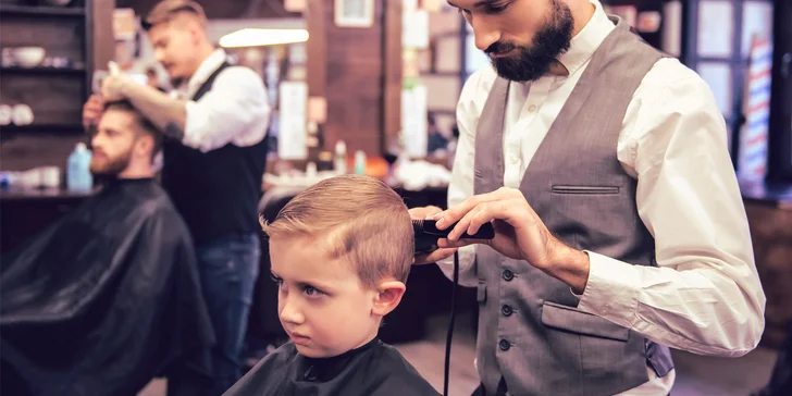 Jaký otec, takový syn: oba šik díky péči salonu Original Barber Cut