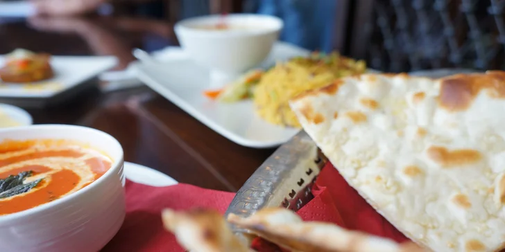 Restauraci vede rodilý Ind, zákazníci si velmi chválí prostředí, servírování i chuť jídla. 