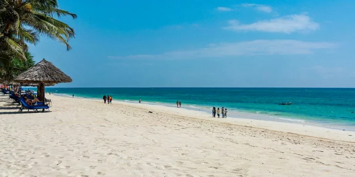Jen pár minut od hotelu se nachází jedna z nejkrásnějších pláží Keni, Diani Beach. 