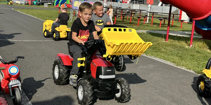 Některé atrakce jsou zdarma v rámci základní vstupenky, na některé budete potřebovat žetony, které se kupují na místě. 