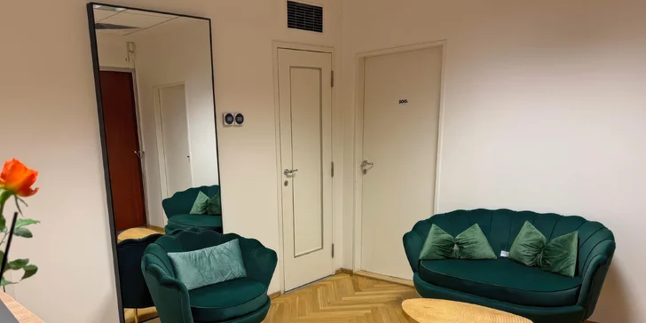 Můžete si vybrat hydratační ošetření se čtyřmi zdroji kyseliny hyaluronové a patentovanými látkami, které pleť vyživí do hloubky. 