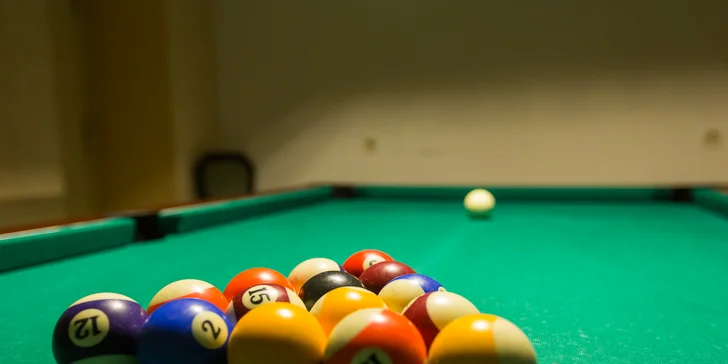 Volnou chvíli si kdykoliv můžete zkrátit kulečníkem, k dispozici je vám zdarma až do 22:00.
