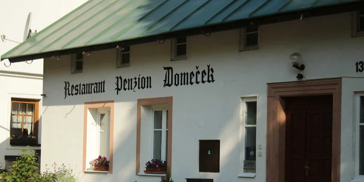 Hneď vedľa penziónu stojí hotel Atlas (10 m), kde je možné dohodnúť napr. stravu či masáže.