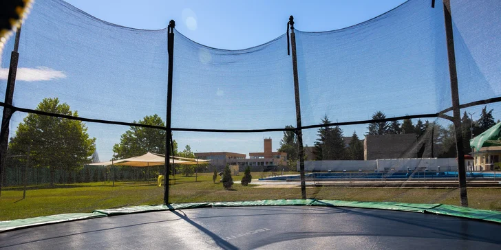 Deti sú zdanlivo nevyčerpateľné, ale trampolína by mohla pomôcť!