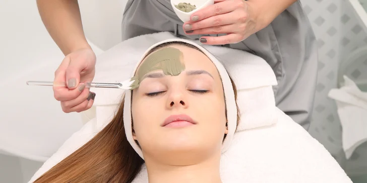 Kosmetické ošetření pro všechny typy pleti: čištění, peeling i redukce vrásek
