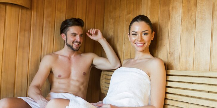Sladký wellness relax pro dva: 60 minut v sauně, třeba i s masáží a sektem