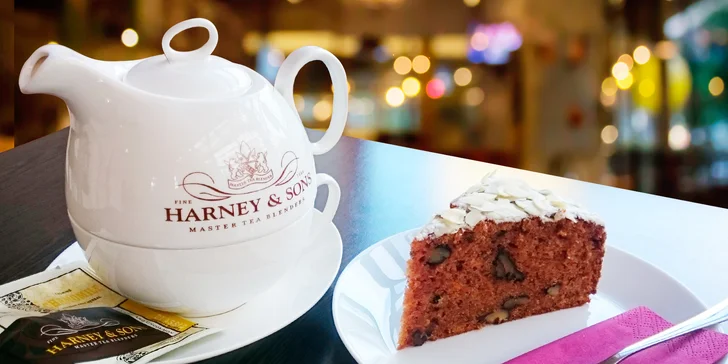 Výborná italská káva nebo čaj a mrkvový dort v Café Start
