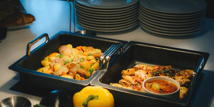 Akce pro gurmány: Nedělní bufetový brunch s animačním programem pro děti