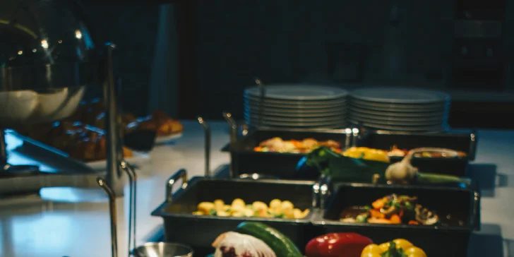 Akce pro gurmány: Nedělní bufetový brunch s animačním programem pro děti