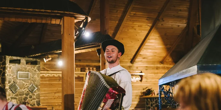 Folklórna hudba Vás bude sprevádzať programom.