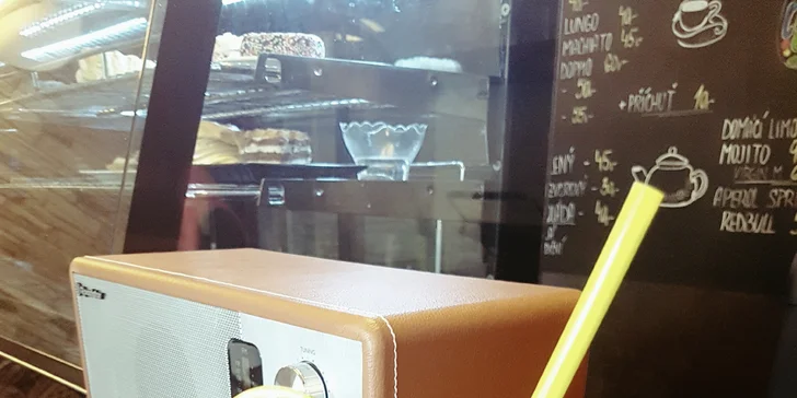 Křupavé panini pro 1 nebo 2 výběrem ze 6 druhů a domácí limonáda z nabídky