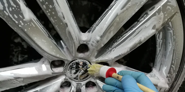 Dejte své auto do pucu: detailní vyčištění interiéru i exteriéru vašeho vozu