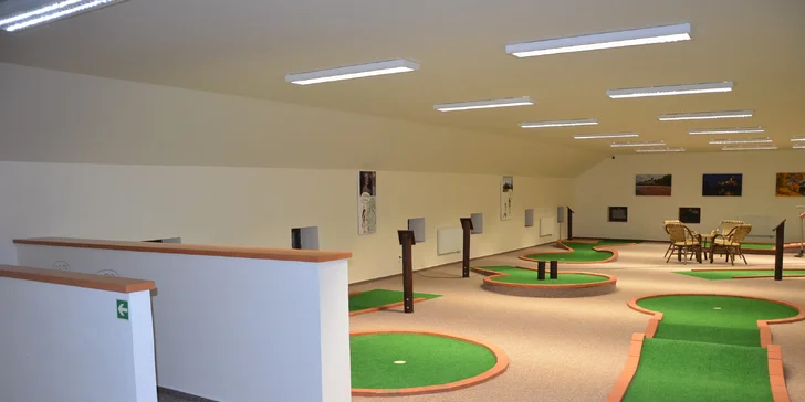 Zábavný adventure minigolf pod střechou: 60 min. hry pro malé i velké