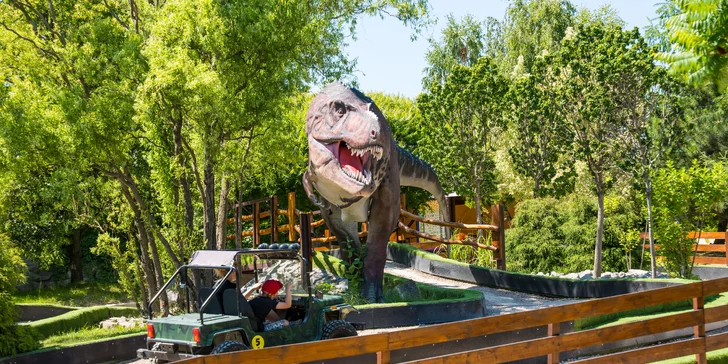 V Dinolandii je asi 50 soch dinosaurů.