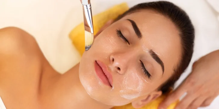Elixír mládí z kosmetického salonu: chemický peeling pro obnovu pokožky