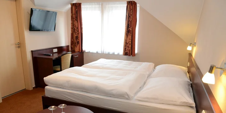 Vyrazte za dobrým vínem: penzion ve Valticích, apartmán s vířivkou, snídaně