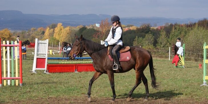 Výuková lekce jízdy na koni v přírodě či na jízdárně i focení s koníkem