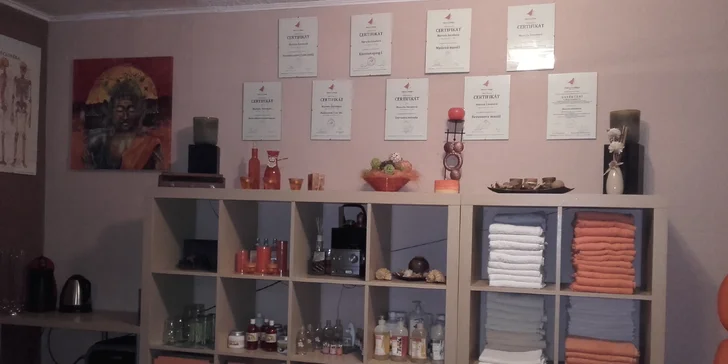 Breussova masáž s třezalkovým zábalem i lávovými kameny