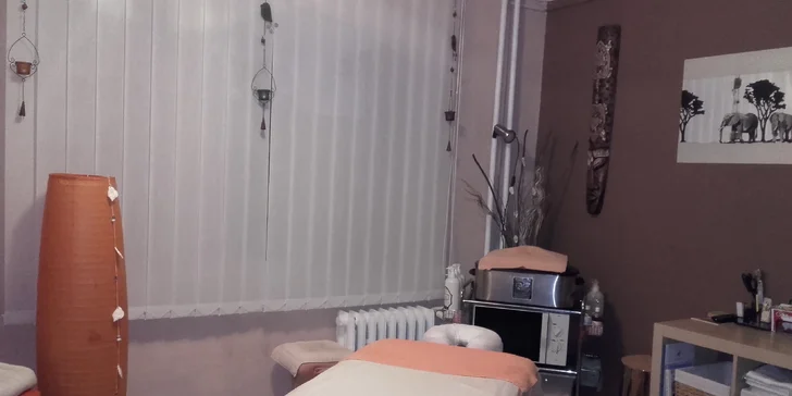 Breussova masáž s třezalkovým zábalem i lávovými kameny