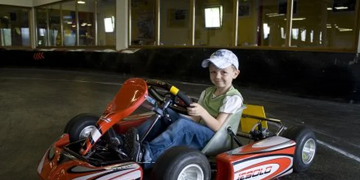 165 Kč za 2x 7 minut jízdy na motokárách v aréně MZ-KART včetně instruktáže. Šlápněte do pedálů a zajeďte nejrychlejší čas trati se slevou 50 %!