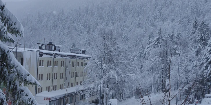 Lyžování v Itálii a Slovinsku: doprava, hotel s polopenzí a saunou i 3denní skipas