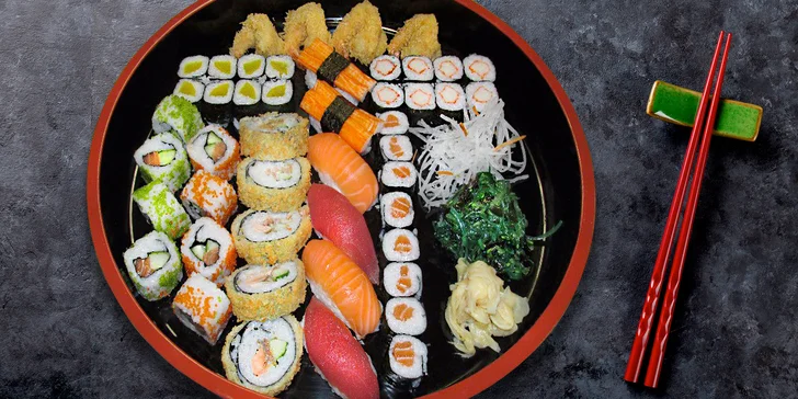 Uspořádejte japonskou hostinu: 31 nebo 47 kousků čerstvého sushi s sebou