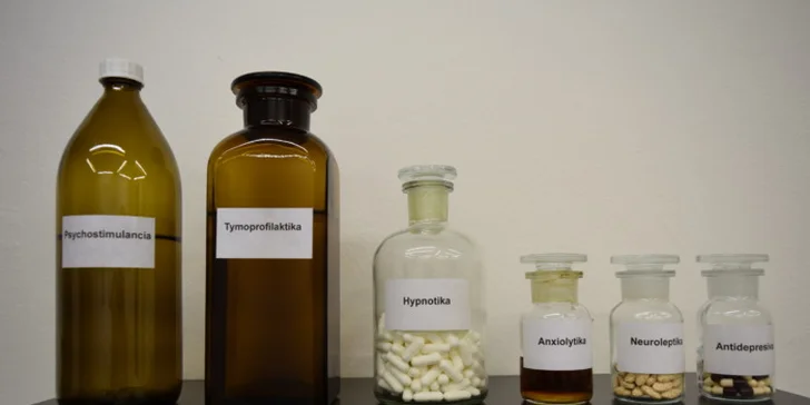 Úniková hra Psychiatrická léčebna pro 2-4 fandy hlavolamů