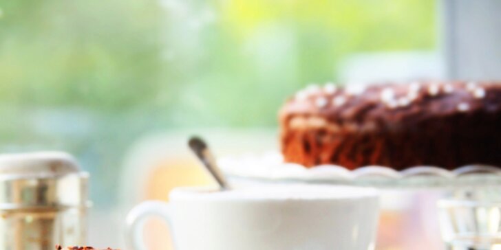 Vynikající čerstvě pražená káva Cafe d´Elvert a domácí zákusek dle denní nabídky