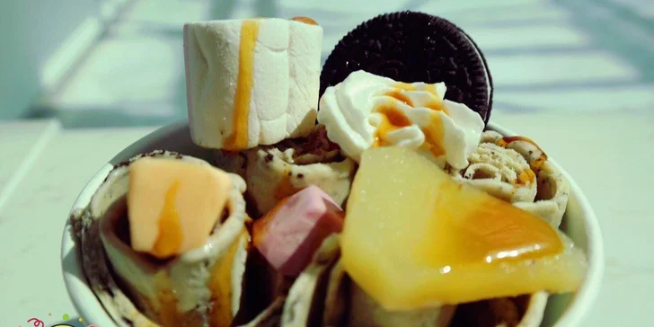 Něco šíleně dobrého – kelímek smažené zmrzliny nebo ovocné smoothies
