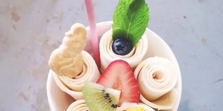 Něco šíleně dobrého – kelímek smažené zmrzliny nebo ovocné smoothies