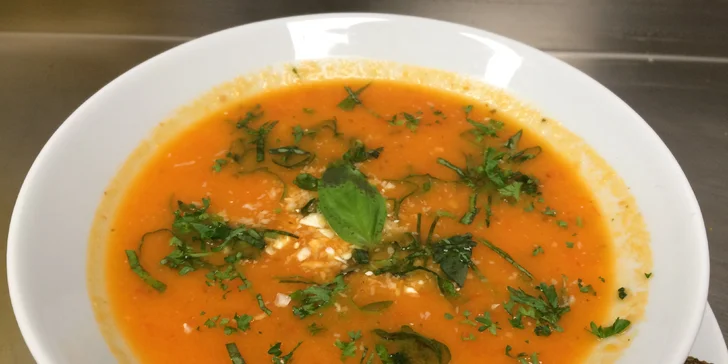 Zdravé polední menu ve veganském bistru: polévka či předkrm a hlavní chod