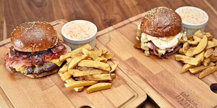 Na jídlo do Žebírkova: naducaný hovězí burger, porce hranolků i Coleslaw