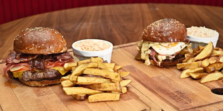 Na jídlo do Žebírkova: naducaný hovězí burger, porce hranolků i Coleslaw