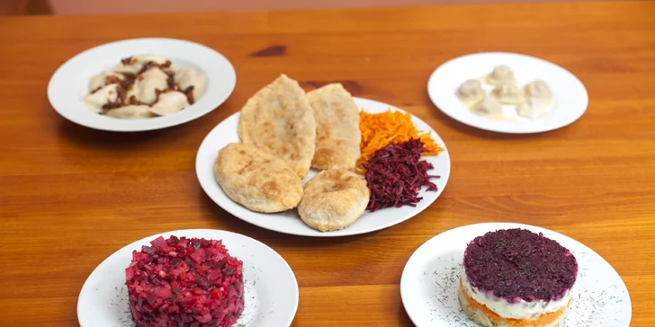 Menu plné ruských a ukrajinských specialit: pelmeně, pěrohy, vareniky a další