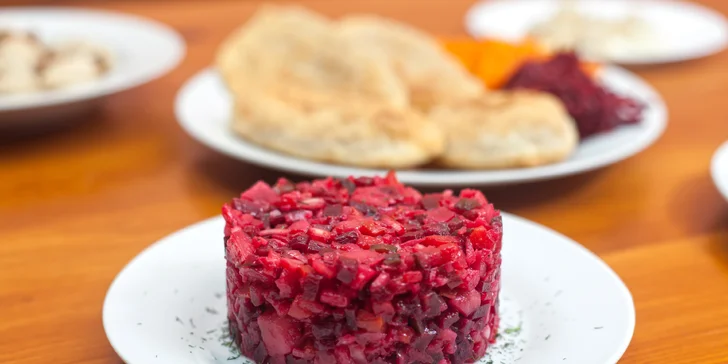 Menu plné ruských a ukrajinských specialit: pelmeně, pěrohy, vareniky a další