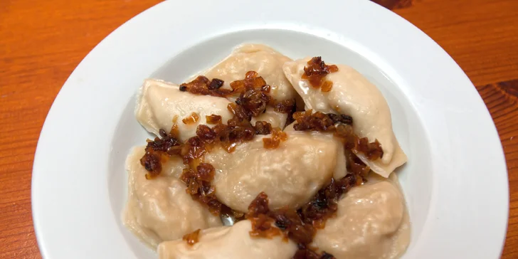 Menu plné ruských a ukrajinských specialit: pelmeně, pěrohy, vareniky a další