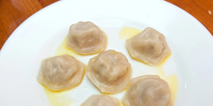 Menu plné ruských a ukrajinských specialit: pelmeně, pěrohy, vareniky a další